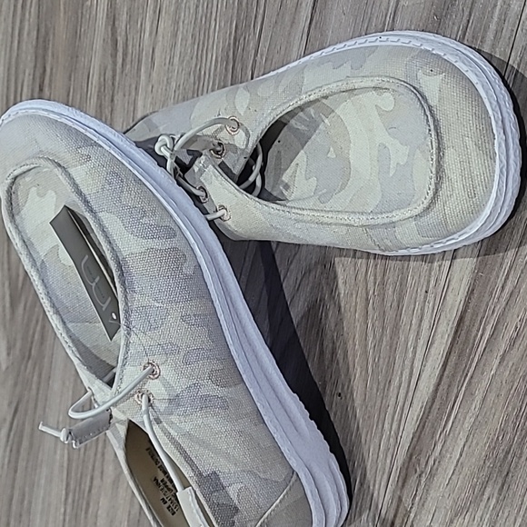 Slip on shoes Maurice's New w/tag - Picture 2 of 6